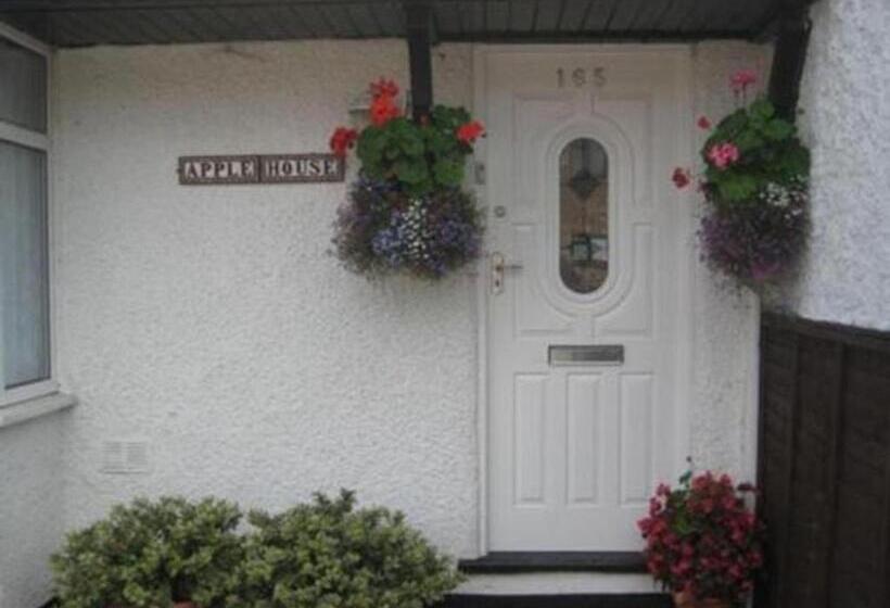 اتاق استاندارد, Room In Guest Room   Double With Shared Bathroom Sleeps 1 2 Located 5 Minutes From Heathrow Dsbyr