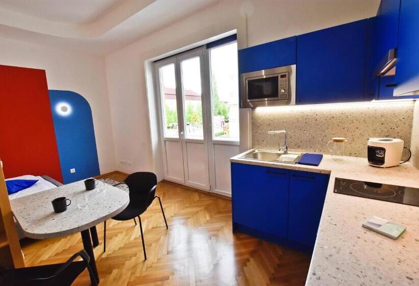 استودیوی استاندارد, Zachár Apartman