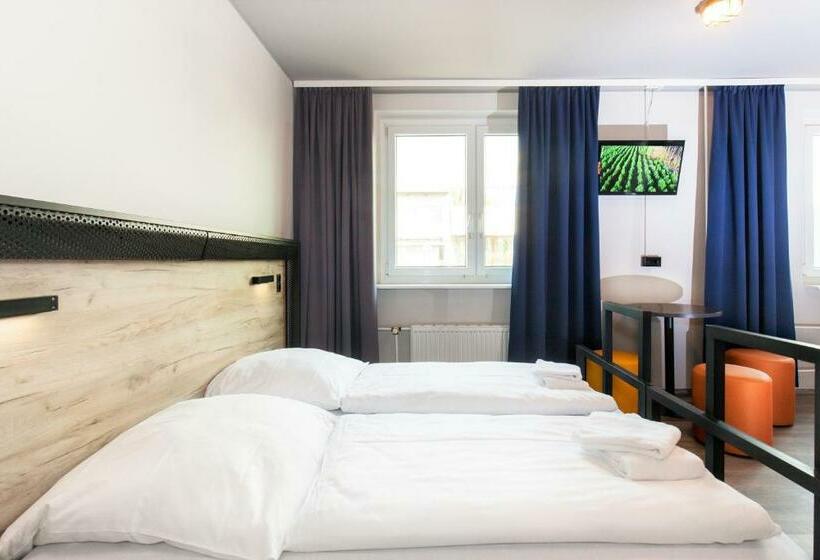 اتاق استاندارد یک نفره, a&o Koln Neumarkt