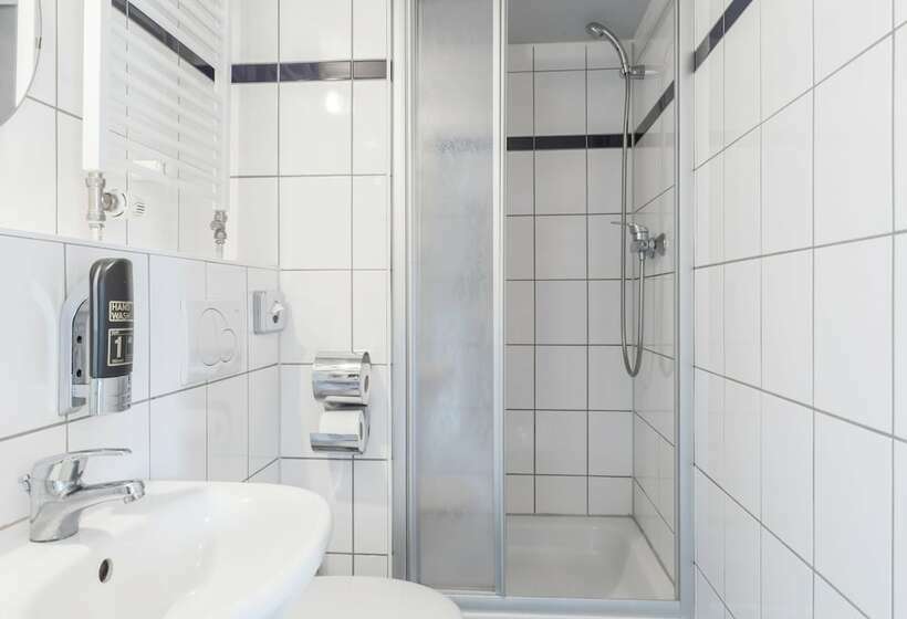 اتاق استاندارد یک نفره, a&o Koln Neumarkt