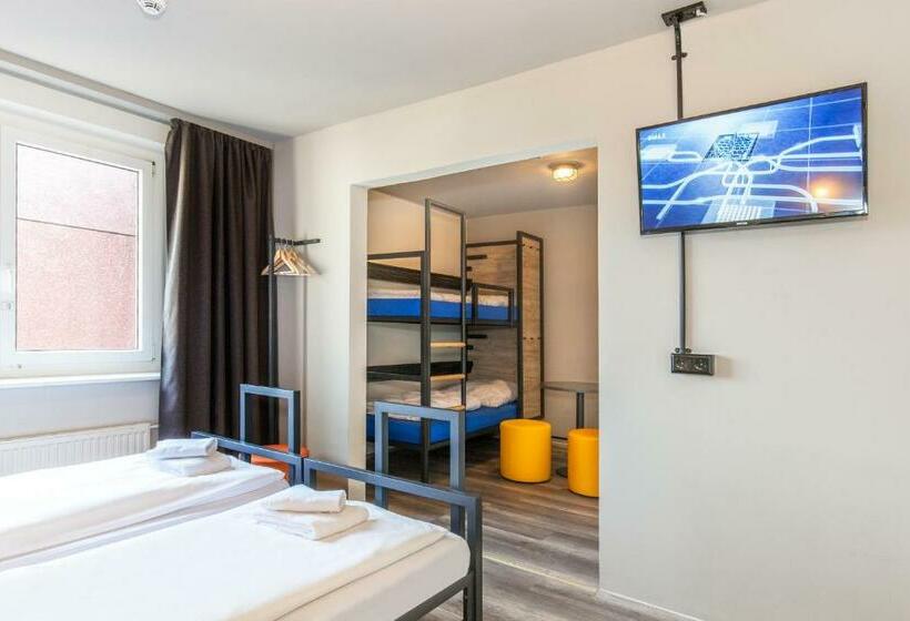 اتاق استاندارد چهار تخته, a&o Koln Neumarkt