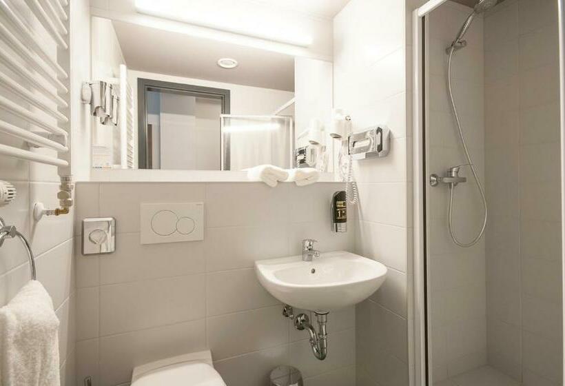 اتاق استاندارد چهار تخته, a&o Koln Neumarkt