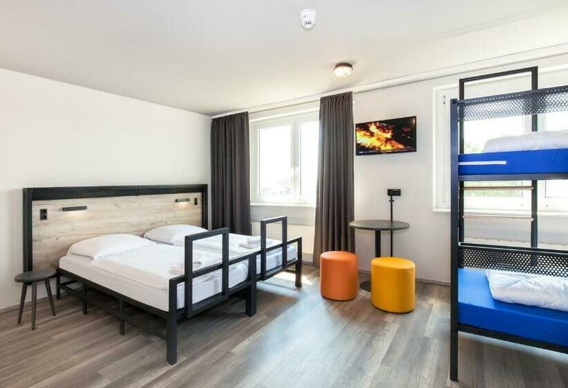 اتاق استاندارد سه نفره, a&o Koln Neumarkt