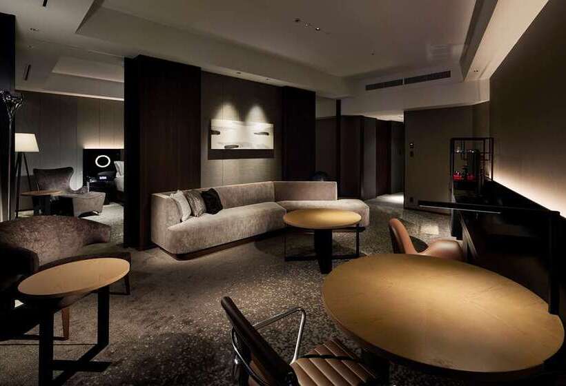 اتاق پرمیوم, Conrad Urumqi