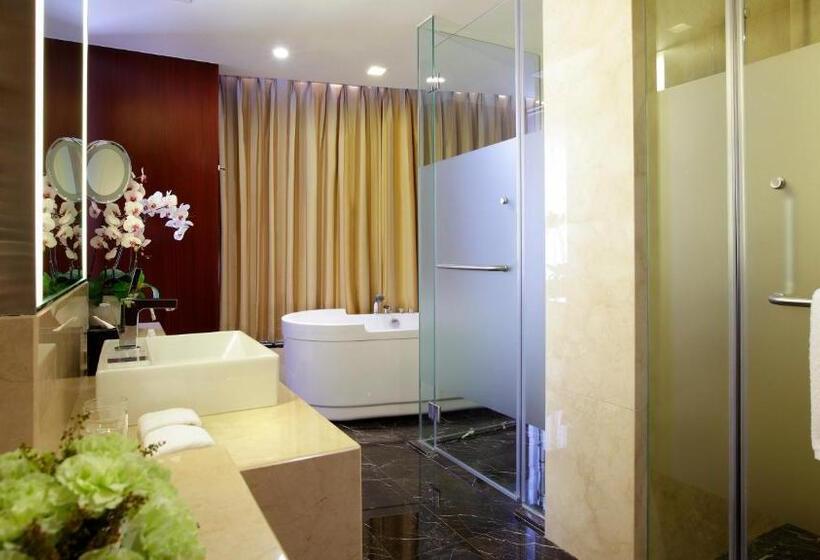 اتاق لوکس با تخت بزرگ, Crowne Plaza Yantai Sea View, An Ihg