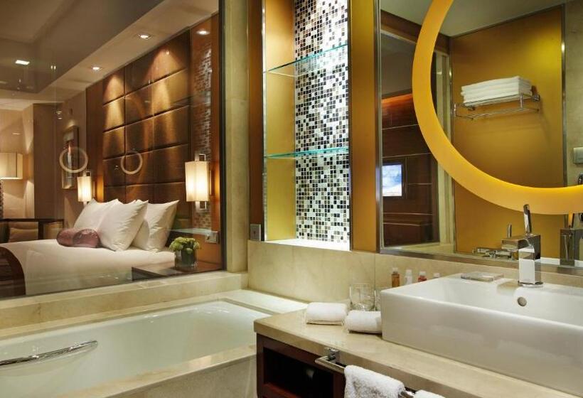 اتاق لوکس با تخت بزرگ, Crowne Plaza Yantai Sea View, An Ihg