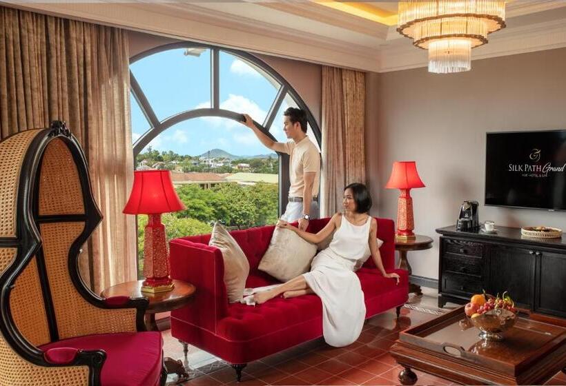 سوئیت پرزیدنت, Silk Path Grand Hue