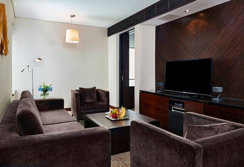سوییت جونیور با چشم‌انداز شهر, Intercontinental Qingdao, An Ihg Hotel   Inside The Olympic Sailing Center