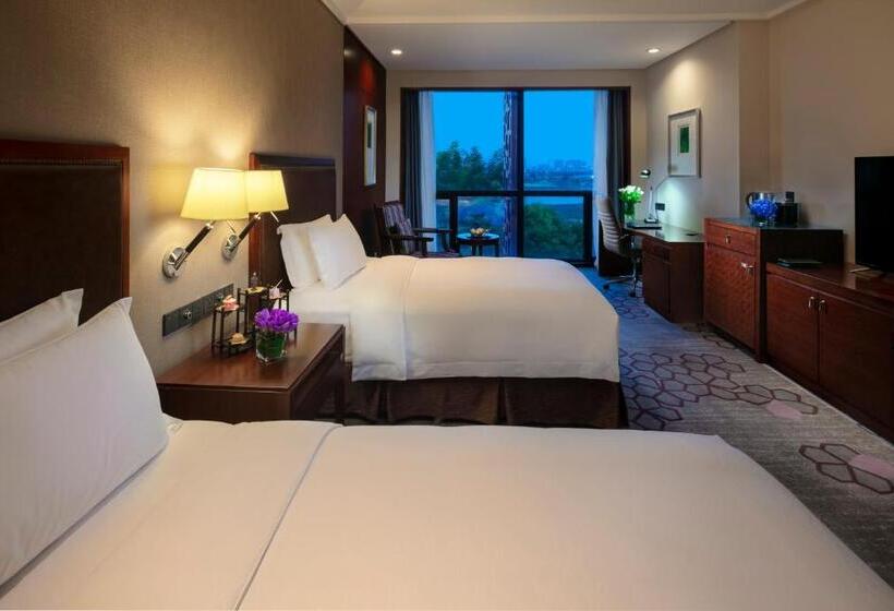 Deluxe room with river view, Jin Jiang International  Xi’an