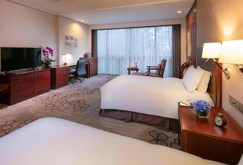 Deluxe room with river view, Jin Jiang International  Xi’an