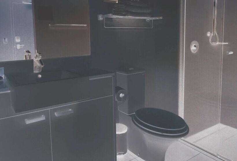 استودیوی استاندارد, Oaks Townsville Metropole