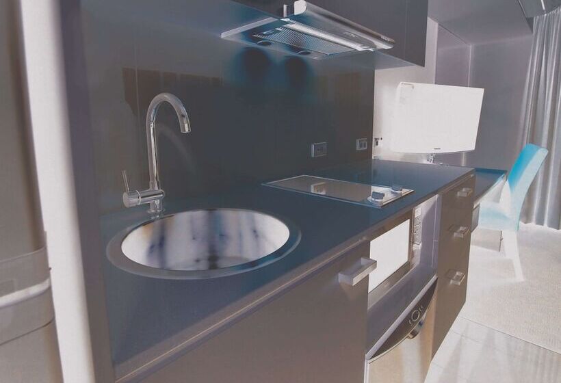 استودیوی استاندارد, Oaks Townsville Metropole