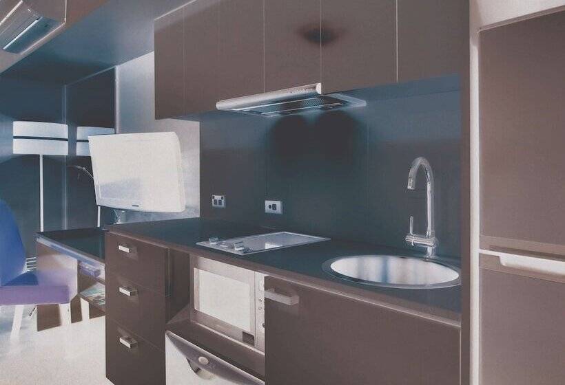 استودیوی استاندارد, Oaks Townsville Metropole
