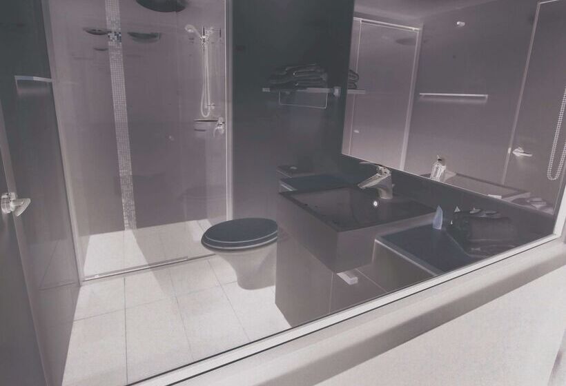 استودیوی استاندارد, Oaks Townsville Metropole