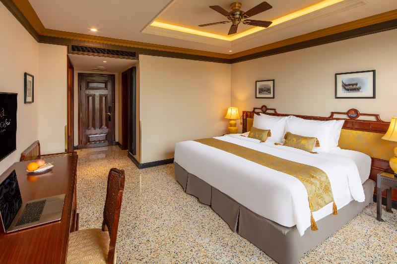 اتاق پرمیوم, Silk Path Grand Hue