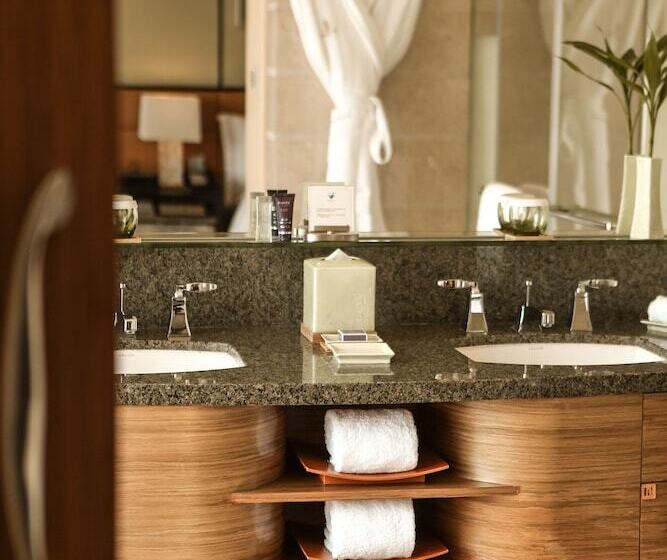 اتاق کلاب, The Ritz Carlton, Shenzhen, Nearby Futian Cbd, Convention & Exhibition Center, Futian Railway Statio