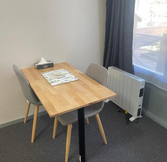 استودیوی استاندارد, Lismore Fair Dinkum Motel