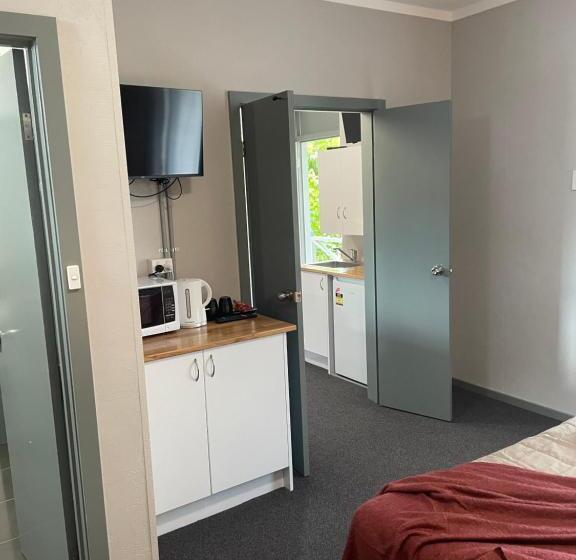 اتاق خانوادگی, Lismore Fair Dinkum Motel