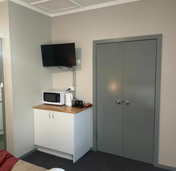 اتاق خانوادگی, Lismore Fair Dinkum Motel