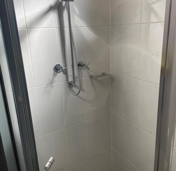 استودیوی استاندارد, Lismore Fair Dinkum Motel