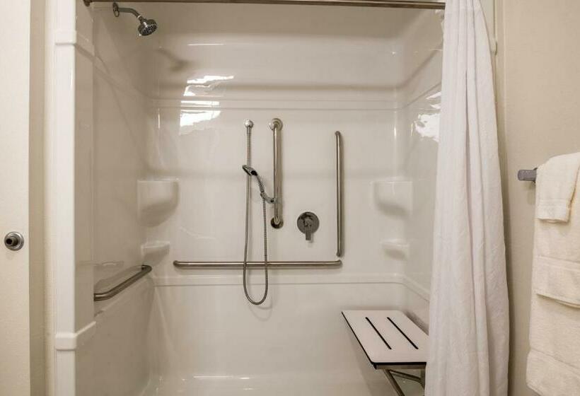 اتاق استاندارد با تخت بزرگ برای معلولان, Amsterdam Inn & Suites Florenceville