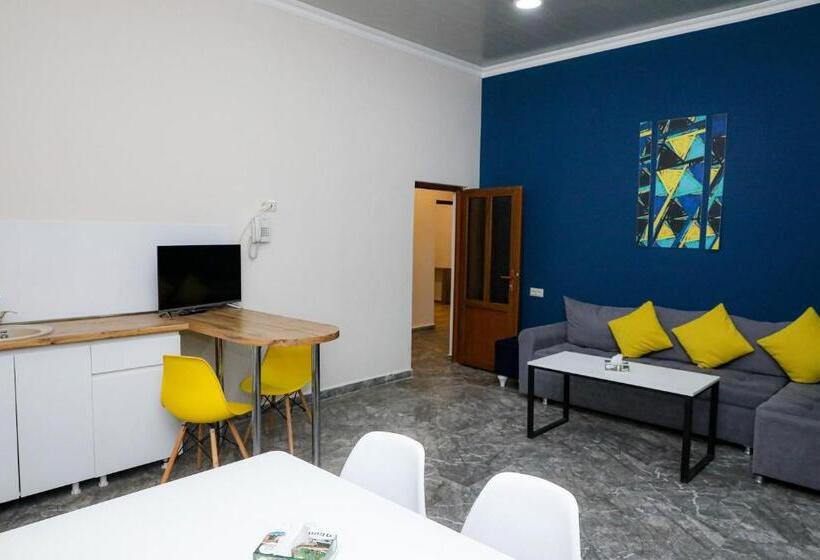 اتاق لوکس خانوادگی, Getap Resort Arzni