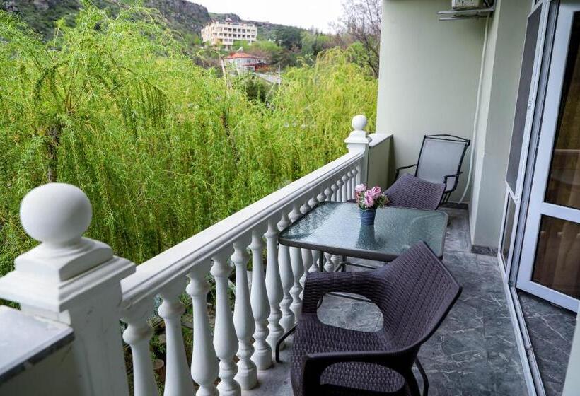 سوییت, Getap Resort Arzni