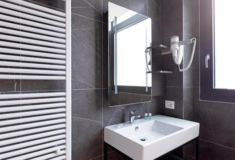 اتاق استاندارد, B&b Hotel Brescia