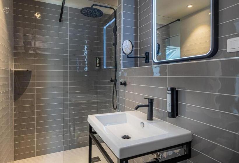 اتاق استاندارد, Ferdinand Hotel Tours
