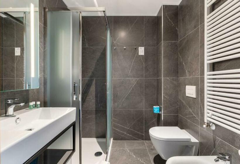 اتاق استاندارد سه نفره, B&b Hotel Brescia