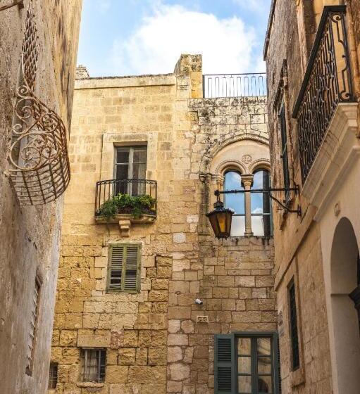 سوئیت با بالکن, Palazzo Bifora