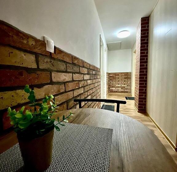 Economy Triple Room, Fakanalas Fogadó