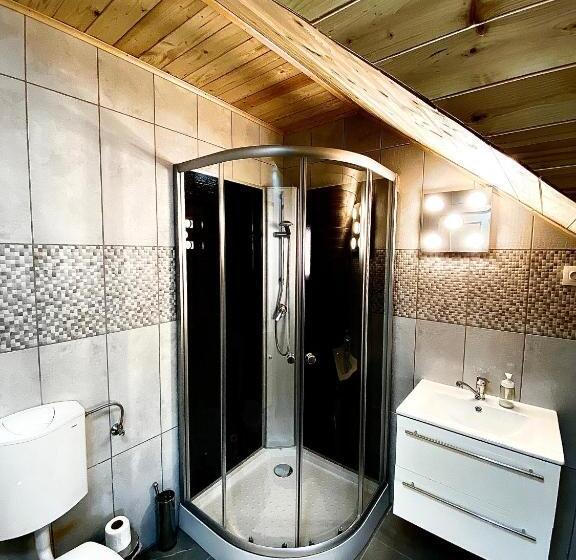 Economy Triple Room, Fakanalas Fogadó