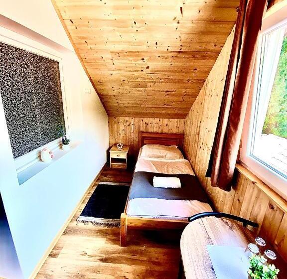 Economy Triple Room, Fakanalas Fogadó