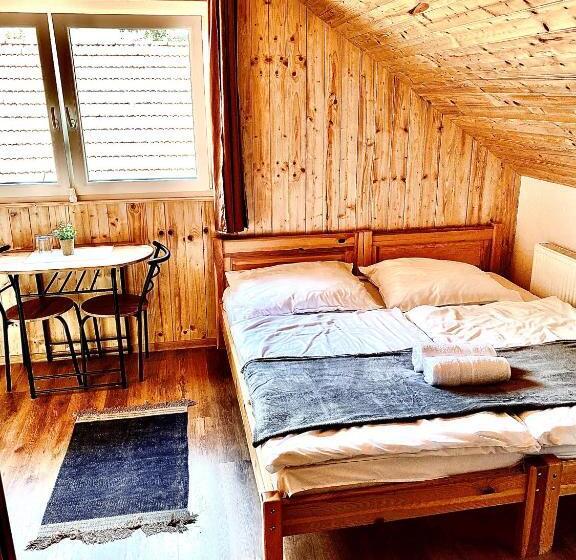 Economy Triple Room, Fakanalas Fogadó