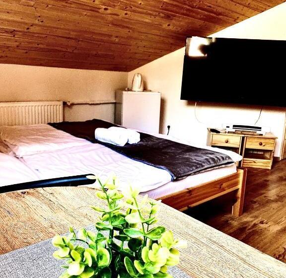Economy Triple Room, Fakanalas Fogadó