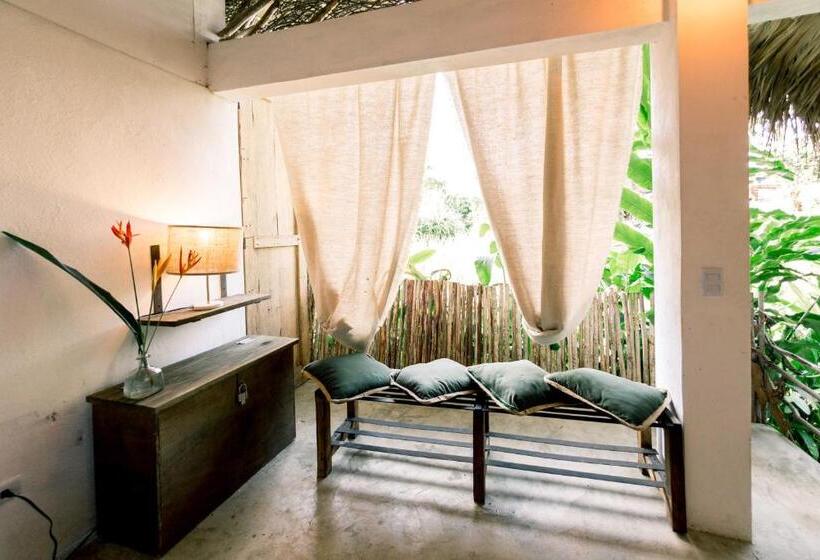 کلبه ییلاقی, Ganesh Hostel & Shivas Bungalows