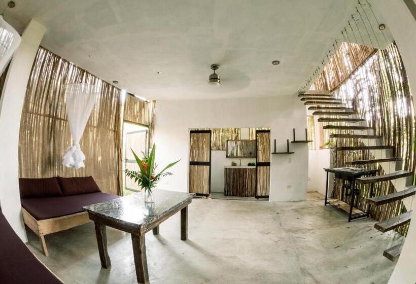 کلبه ییلاقی, Ganesh Hostel & Shivas Bungalows