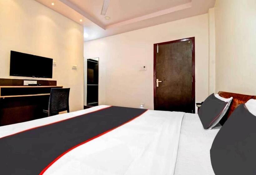 اتاق کلاسیک سه تخته, Collection O Megha Resort