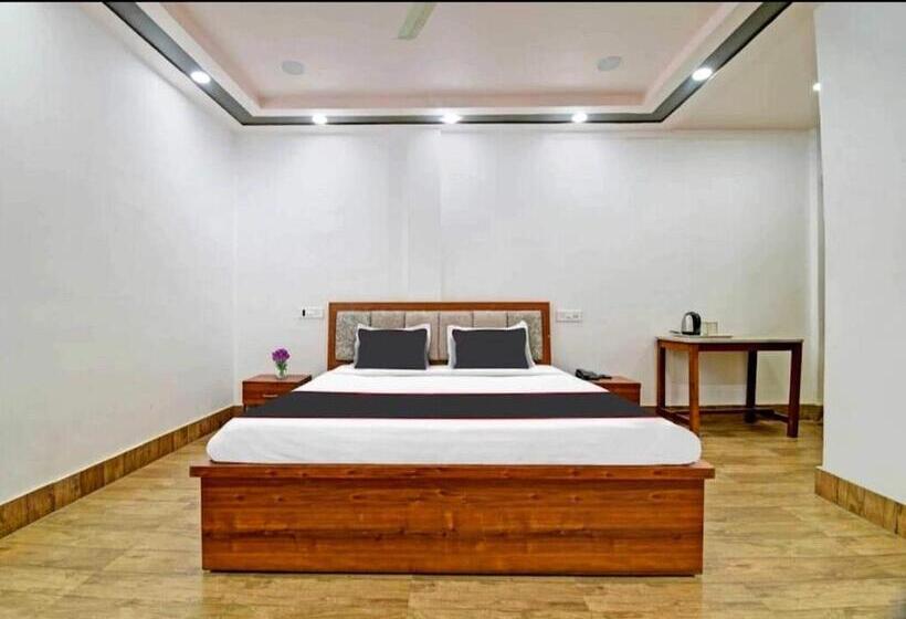 اتاق کلاسیک سه تخته, Collection O Megha Resort