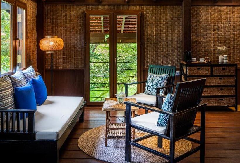 بانگلوی لوکس, Farmhouse Resort & Spa