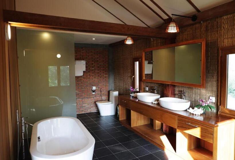بانگلوی ممتاز, Farmhouse Resort & Spa