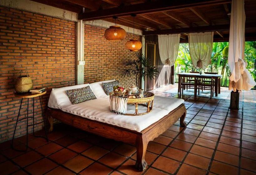 بانگلوی ممتاز, Farmhouse Resort & Spa