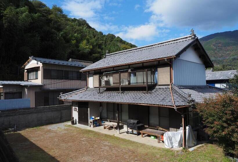 Ekonomiskt Rum, 四国旅行のhub拠点 古民家ゲストハウス Heso Camp