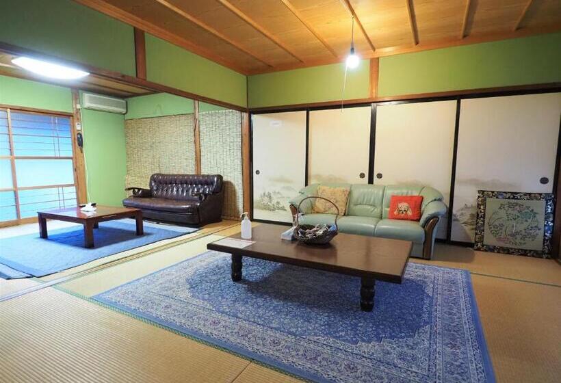 Ekonomiskt Rum, 四国旅行のhub拠点 古民家ゲストハウス Heso Camp
