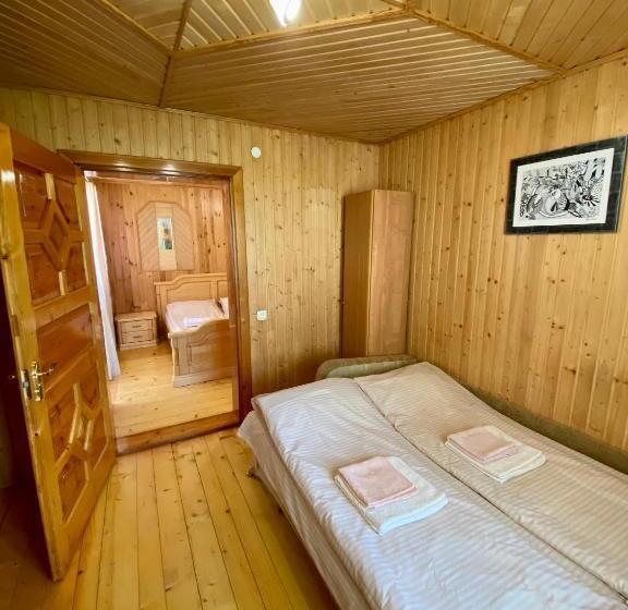 اتاق خانوادگی, Zyma_lito Guest House