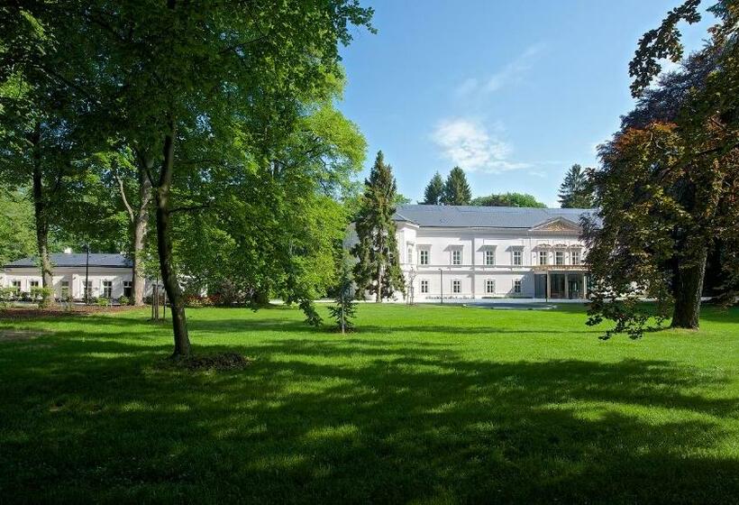 سوییت, Zámek Ratměřice   Hotel & Resort