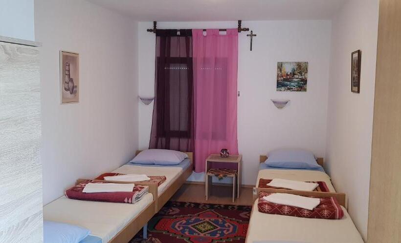 اتاق استاندارد چهارنفره با سرویس بهداشتی مشترک, Rooms Rafomarija