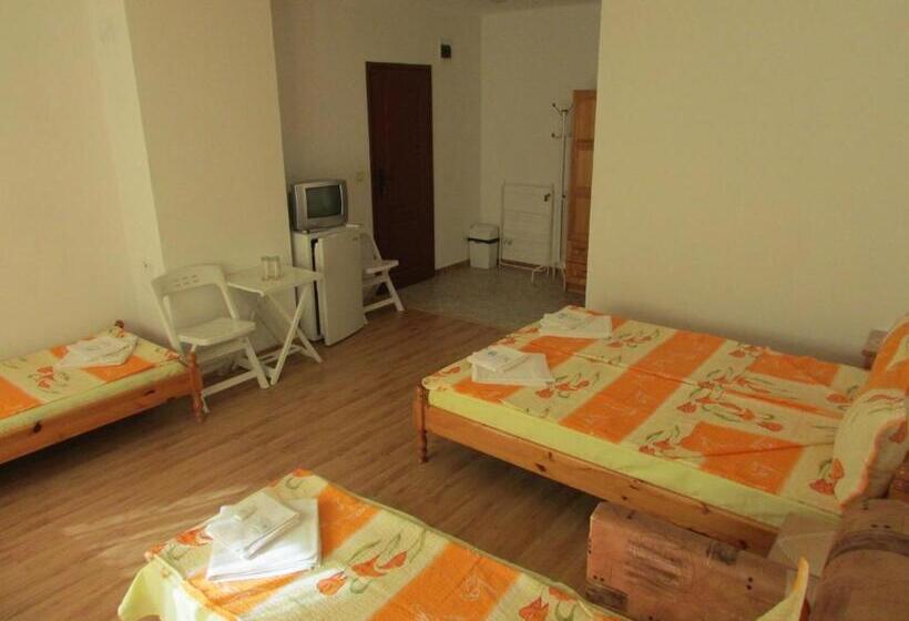 اتاق کلاسیک چهارنفره, Sunhouse Rooms