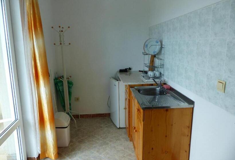 استودیوی استاندارد با چشم‌انداز دریا, Sunhouse Rooms
